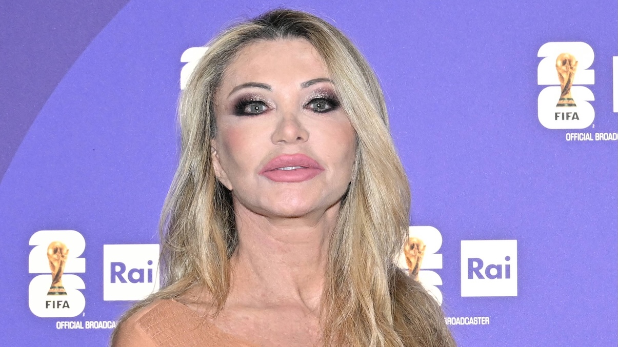 Paola Ferrari ‘vede’ l’addio alla Rai: “Ultimo Mondiale, poi vado via”. Poi si paragona a Selvaggia Lucarelli (e sogna Chi l'ha visto)