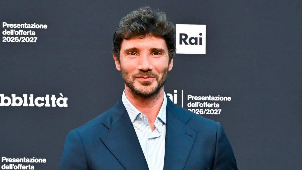 https://wips.plug.it/cips/libero.it/magazine/cms/2026/07/stefano-de-martino-20260705-libero-it.jpeg