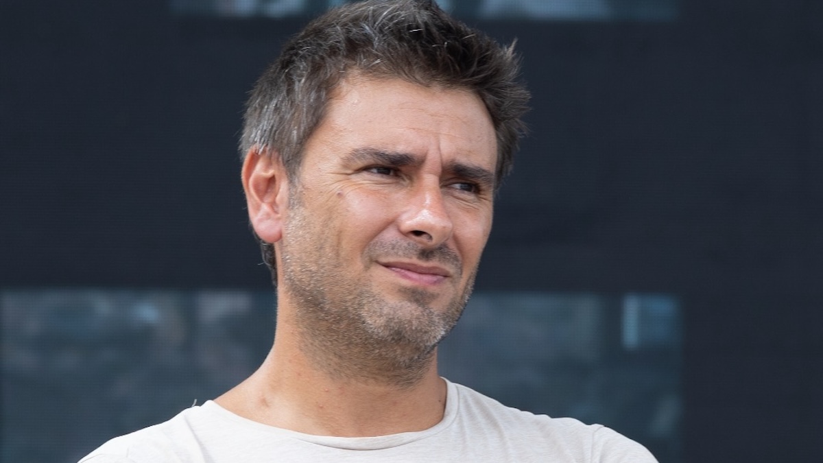 Alessandro Di Battista, chi è la compagna Sahra Lahouasnia: età, lavoro e le ore d’ansia per il marito in gravi condizioni a Cuba