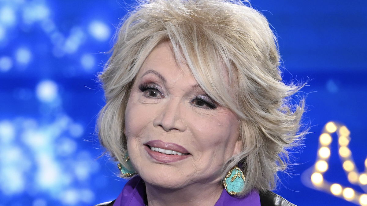 https://wips.plug.it/cips/libero.it/magazine/cms/2026/08/amanda_lear_lutto.png