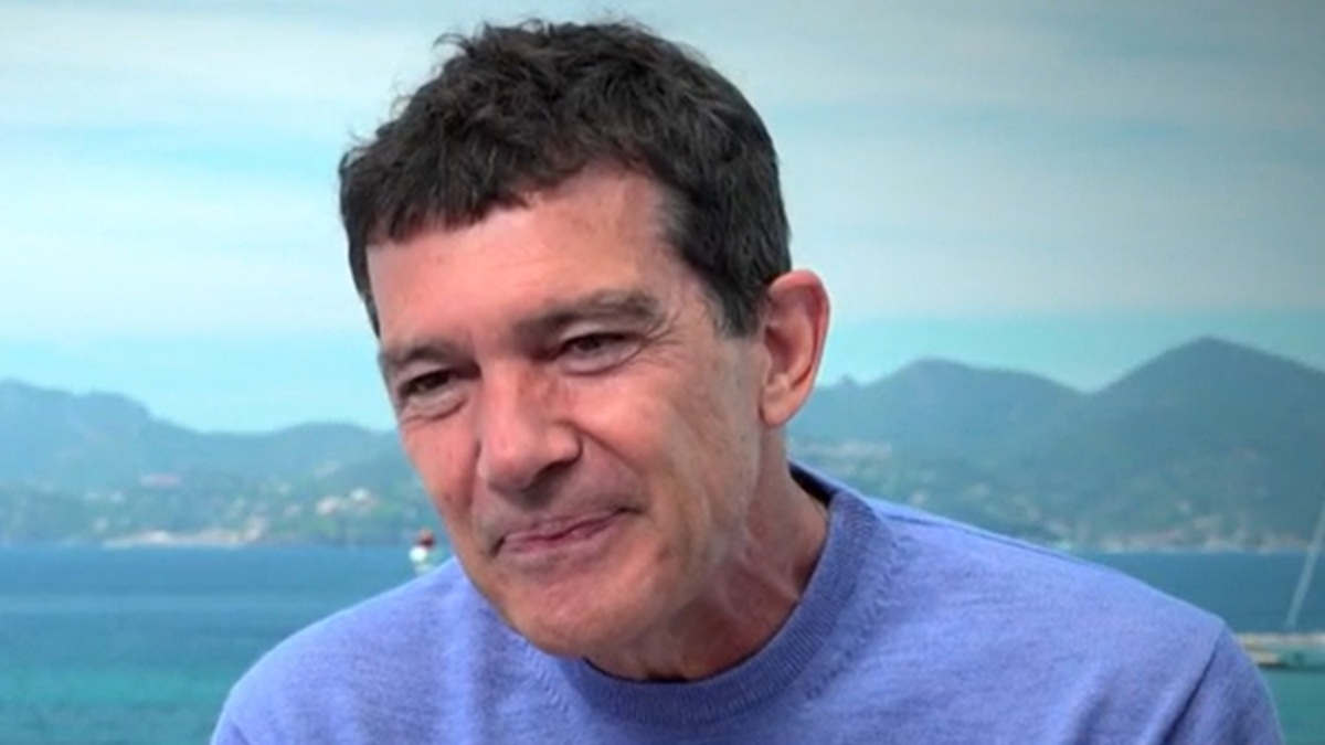 https://wips.plug.it/cips/libero.it/magazine/cms/2026/08/antonio-banderas-raiplay.jpg