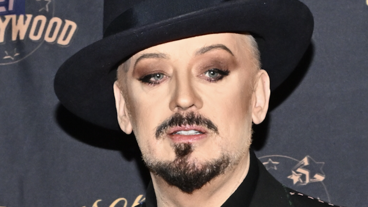 https://wips.plug.it/cips/libero.it/magazine/cms/2026/08/boy_george_sfogo.png