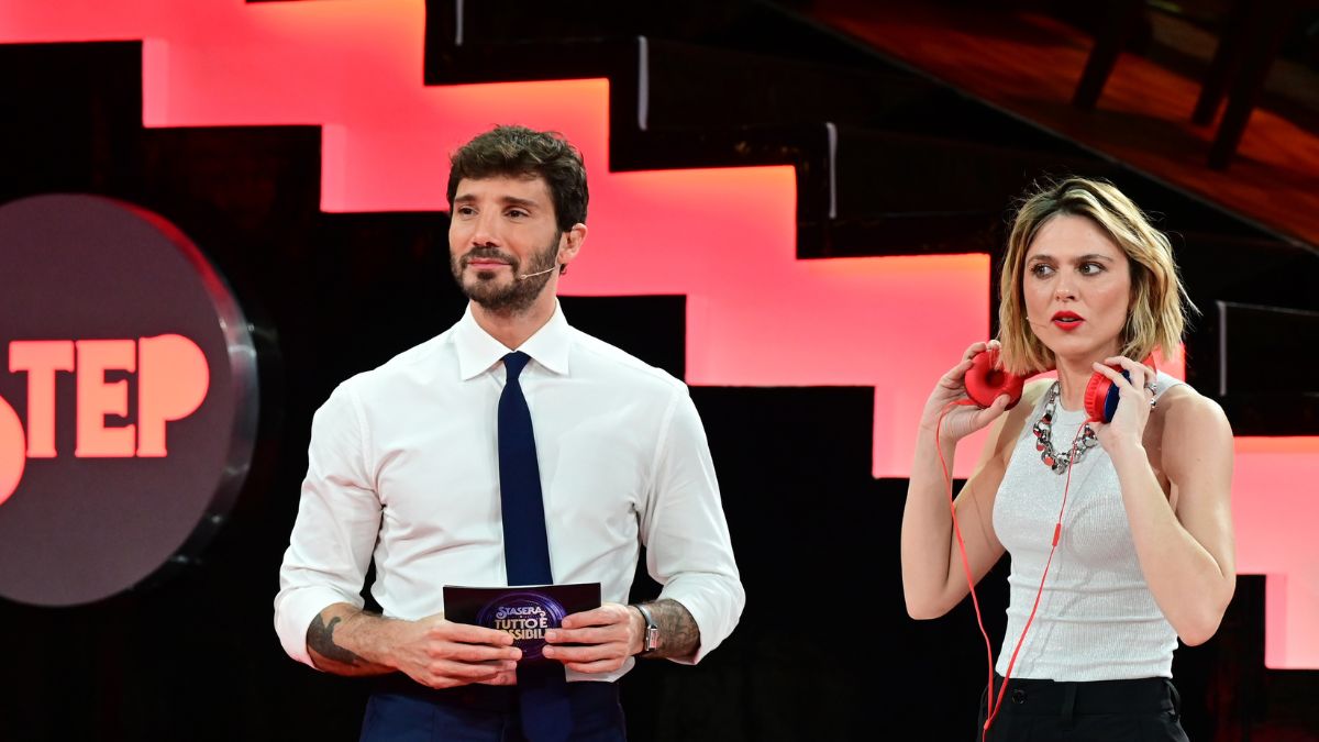 https://wips.plug.it/cips/libero.it/magazine/cms/2026/08/brenda-lodigiani-e-stefano-de-martino.jpg
