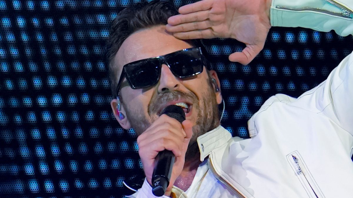 https://wips.plug.it/cips/libero.it/magazine/cms/2026/08/cesare-cremonini.jpg