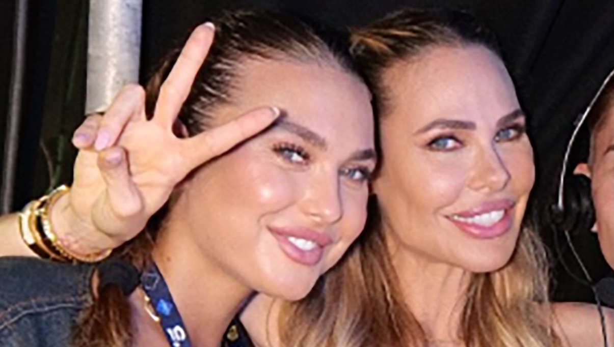 https://wips.plug.it/cips/libero.it/magazine/cms/2026/08/chanel-totti-e-ilary-blasi.jpg