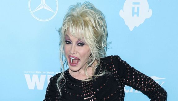 Dolly Parton, icona (non solo) musicale: 3 film per riscoprire la regina del country e dove vederli in streaming