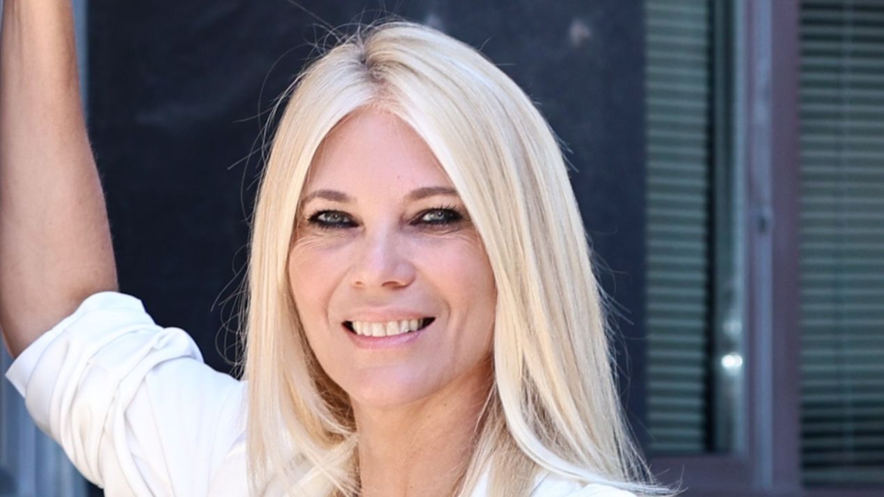 https://wips.plug.it/cips/libero.it/magazine/cms/2026/08/eleonora-daniele-figlia-carlotta.jpg