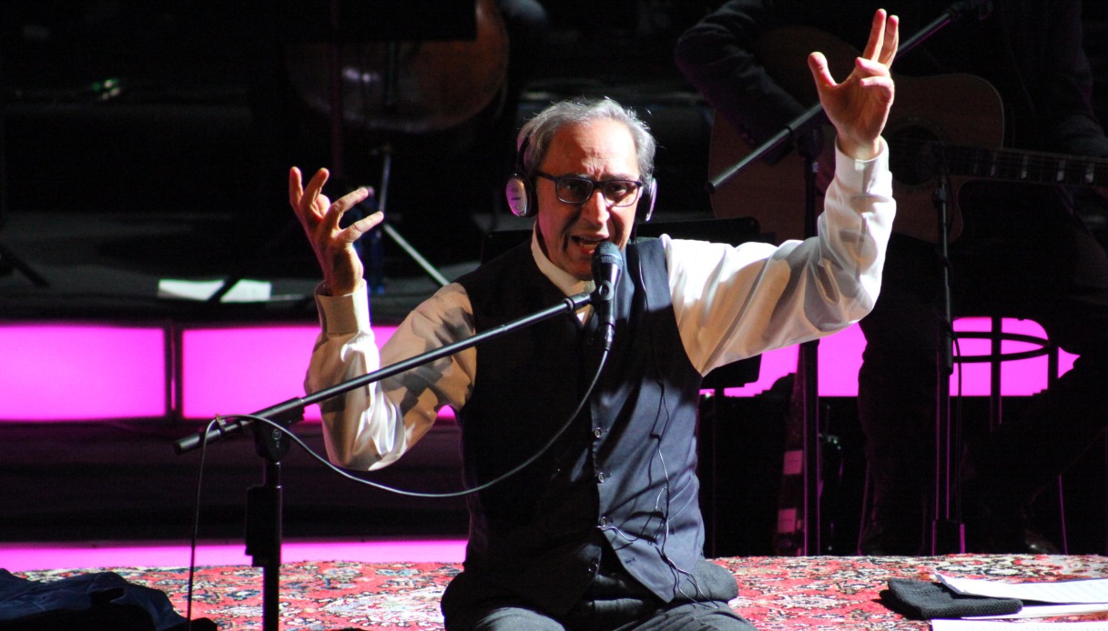 https://wips.plug.it/cips/libero.it/magazine/cms/2026/08/fanco-battiato-cover-1217.jpg