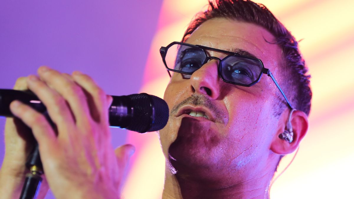 https://wips.plug.it/cips/libero.it/magazine/cms/2026/08/francesco-gabbani.jpg