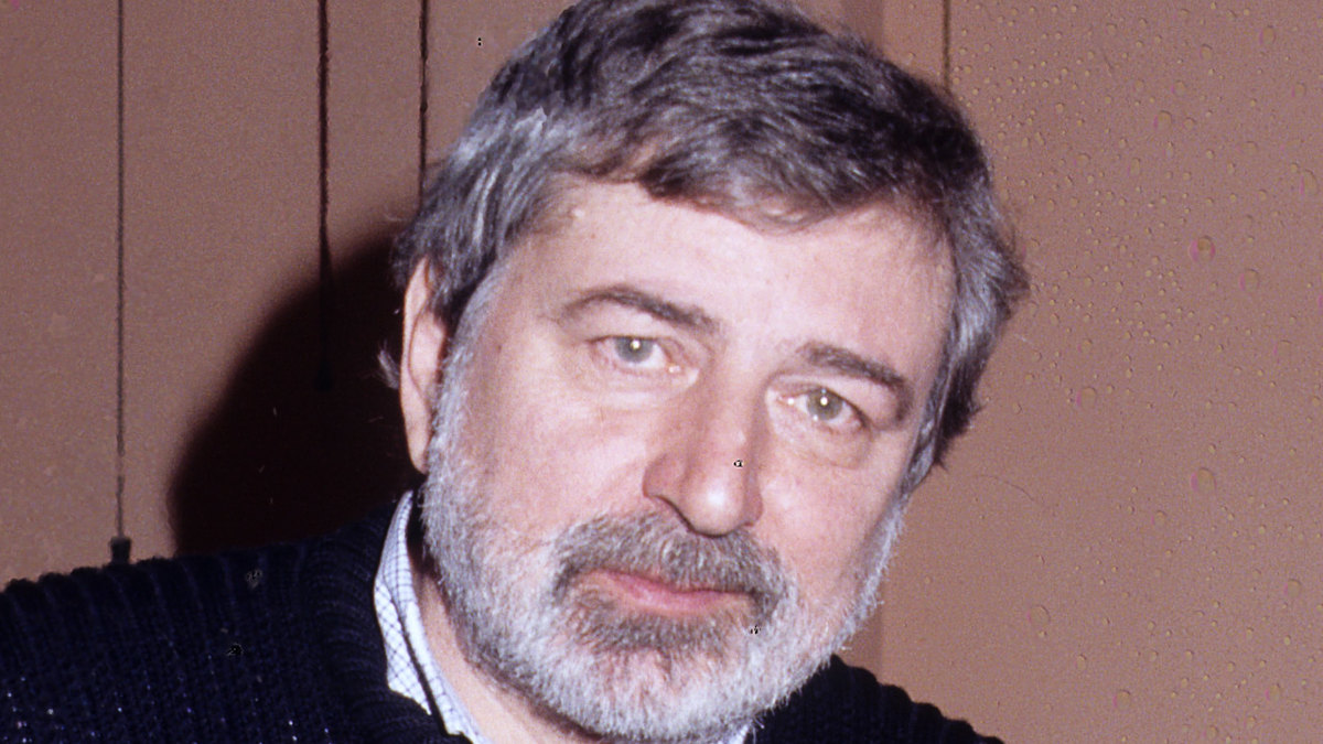 https://wips.plug.it/cips/libero.it/magazine/cms/2026/08/francesco-guccini-libro-postumo.jpg