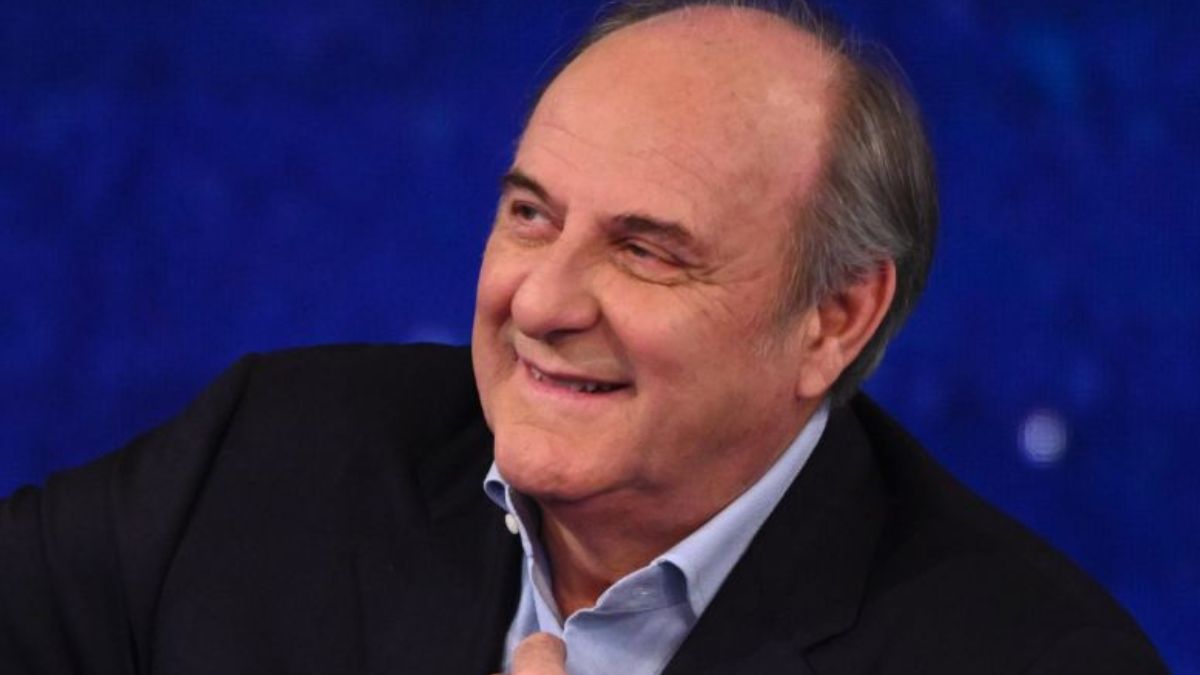 https://wips.plug.it/cips/libero.it/magazine/cms/2026/08/gerry-scotti-la-ruota-della-fortuna-17-8-2026-liberomagazine-it.jpg