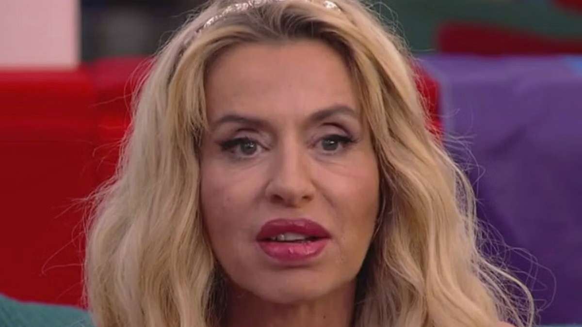 https://wips.plug.it/cips/libero.it/magazine/cms/2026/08/grande_fratello_vip_9_cast_valeria_marini.jpeg