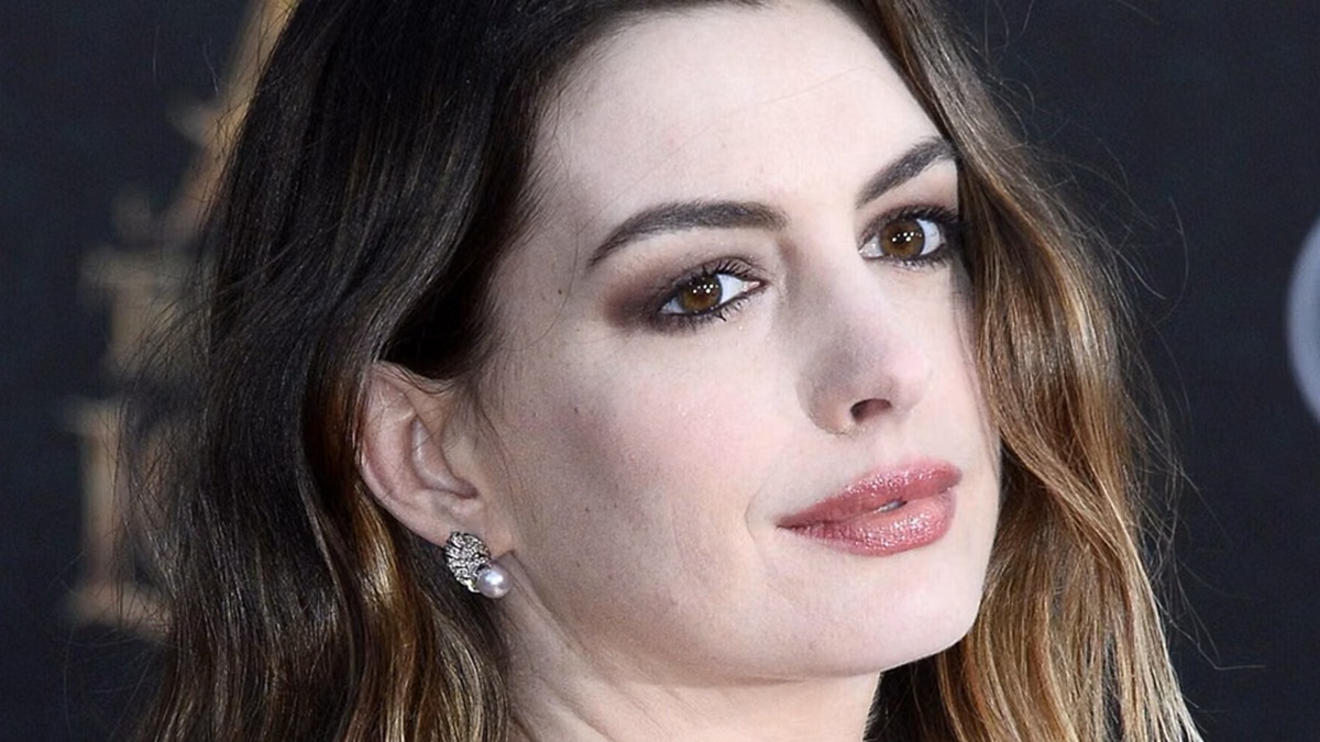 https://wips.plug.it/cips/libero.it/magazine/cms/2026/08/la-fine-di-oak-street-curiosita-film-anne-hathaway.jpg