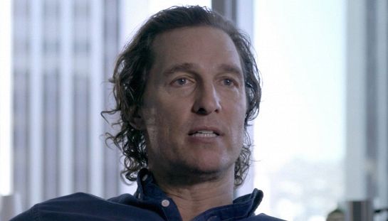 Matthew McConaughey prima salvato da Jennifer Lopez poi sorpreso da Papa Leone