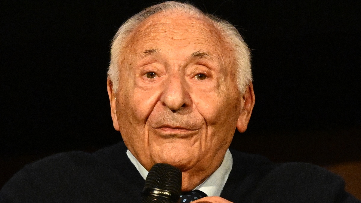 https://wips.plug.it/cips/libero.it/magazine/cms/2026/08/mogol_compleanno_90_anni.jpeg