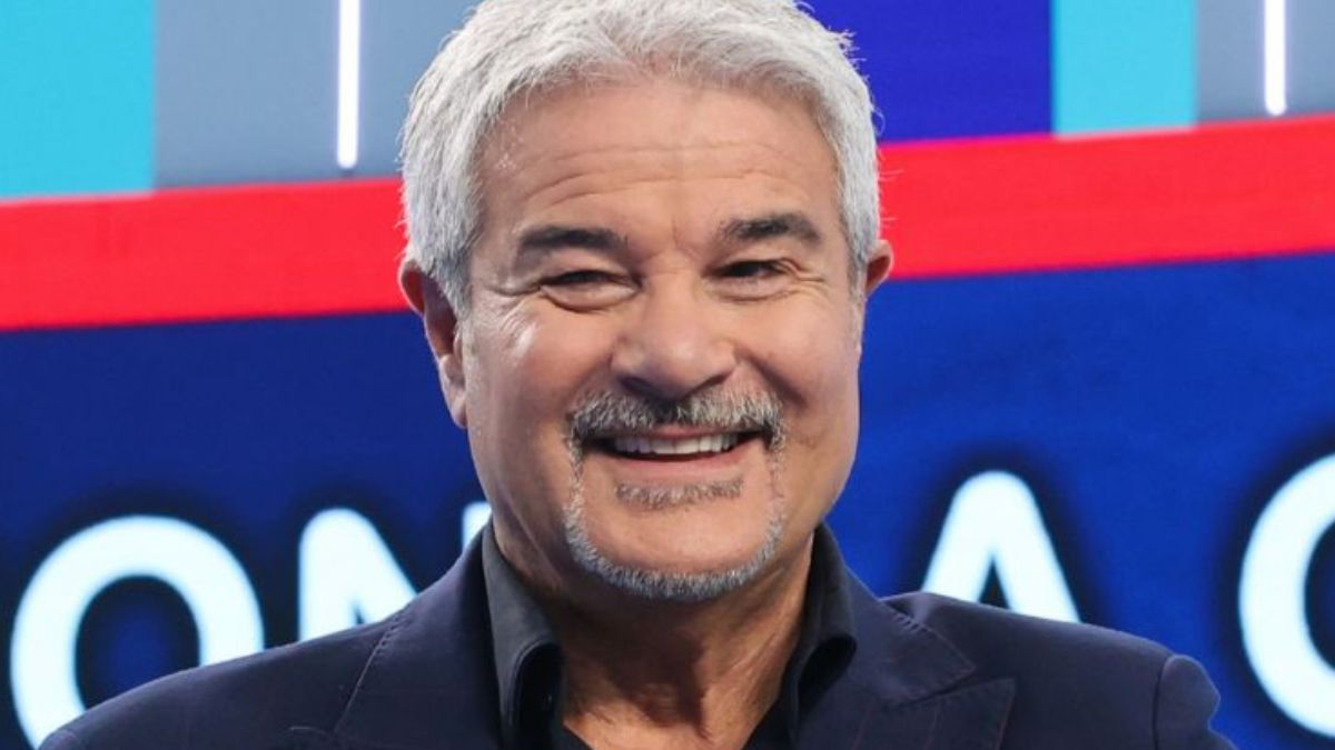 https://wips.plug.it/cips/libero.it/magazine/cms/2026/08/pino-insegno-reazione-a-catena-27-8-2026-liberomagazine-it.jpg