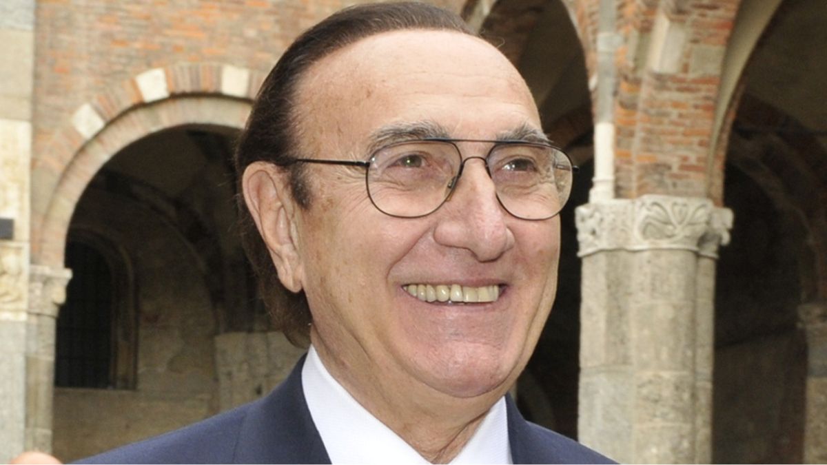 https://wips.plug.it/cips/libero.it/magazine/cms/2026/08/pippo-baudo-2.jpg
