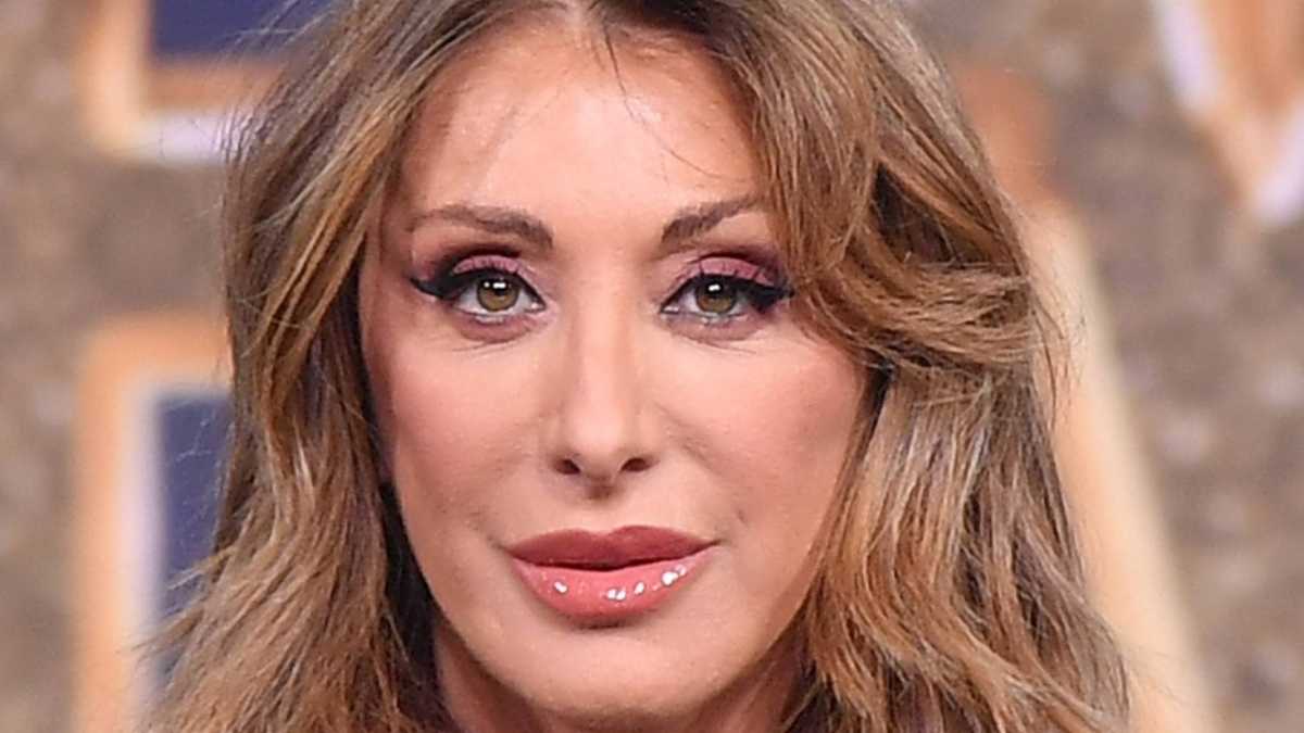https://wips.plug.it/cips/libero.it/magazine/cms/2026/08/sabrina_salerno.jpg