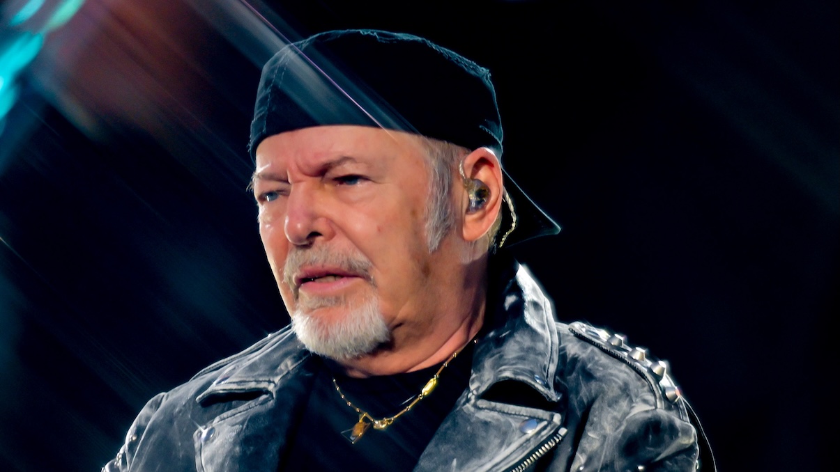 https://wips.plug.it/cips/libero.it/magazine/cms/2026/08/vasco-rossi.jpg