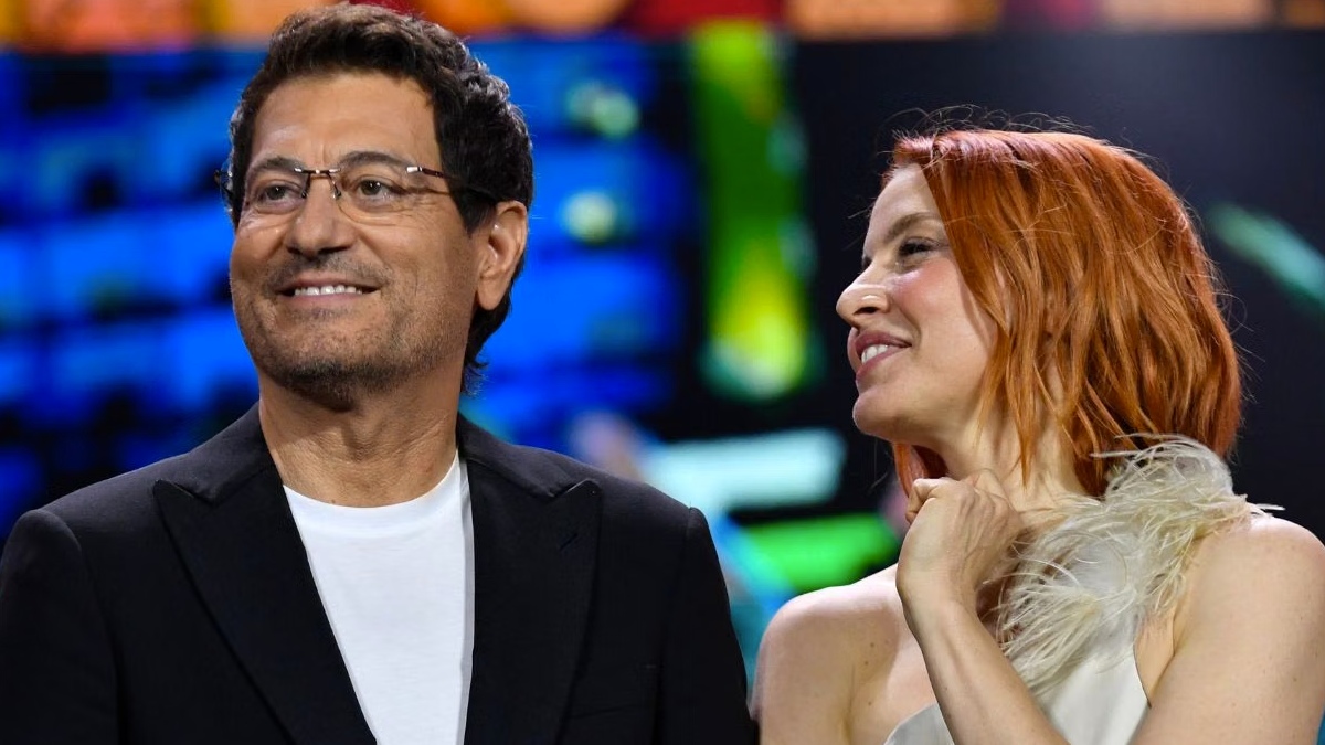 Yoga Radio Estate, sul web fischi e sbadigli: “Programma fotocopia”. Solo Noemi “è eccezionale”