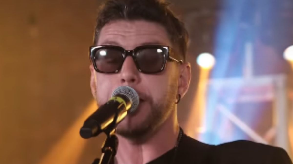 https://wips.plug.it/cips/libero.it/magazine/cms/2026/09/alex-mandelli-cantante-14-9-2026-casadistile-it.jpg