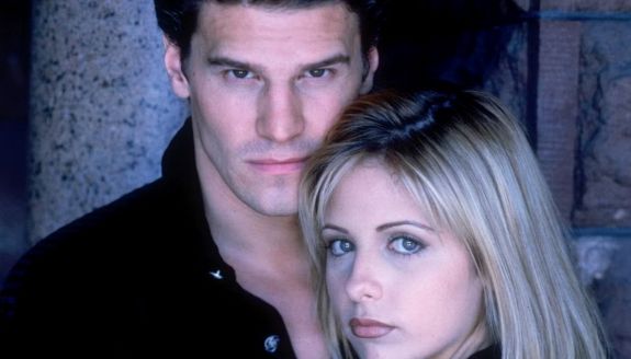 Buffy ritrova Angel: la reunion fa impazzire i fan ma Sarah Michelle Gellar lancia una stoccata sul revival cancellato