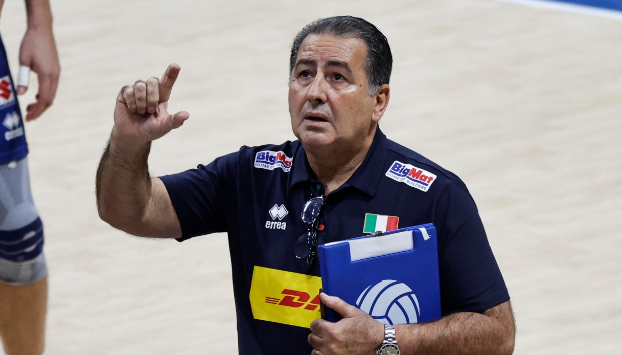 https://wips.plug.it/cips/libero.it/magazine/cms/2026/09/de-giorgi-ct-italia-pallavolo.jpg