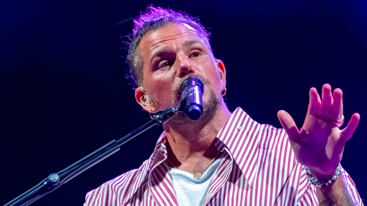 https://wips.plug.it/cips/libero.it/magazine/cms/2026/09/enrico-nigiotti-stop-concerto.jpg