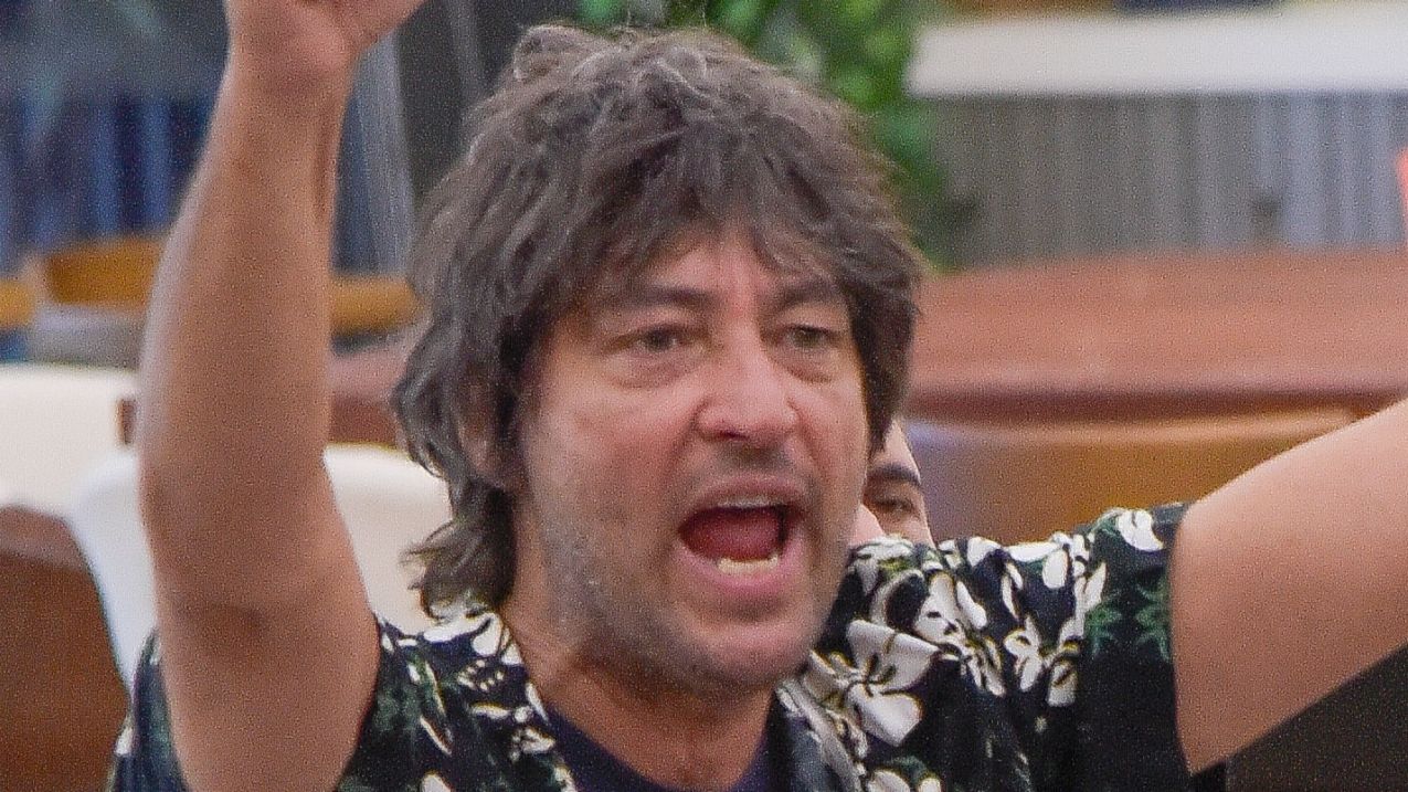 https://wips.plug.it/cips/libero.it/magazine/cms/2026/09/grande-fratello-vip-simone-annicchiarico-censurato.jpg