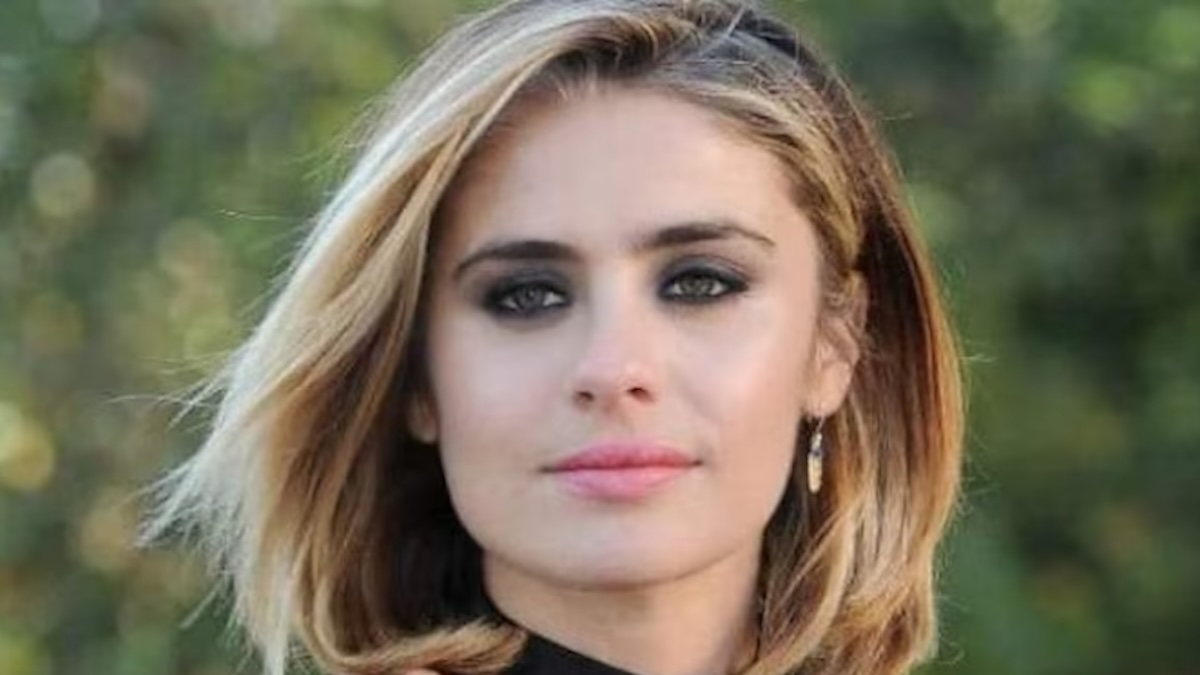https://wips.plug.it/cips/libero.it/magazine/cms/2026/09/greta-scarano-mostra-cinema-venezia-2026-photocall-gesto-ventaglio-pro-palestina.jpg