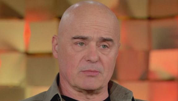 Luca Zingaretti racconta perché Marco Paraldi è diverso da Montalbano