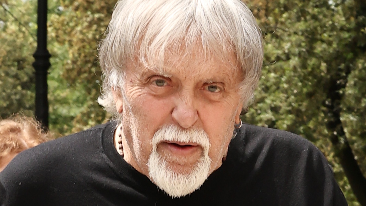 https://wips.plug.it/cips/libero.it/magazine/cms/2026/09/maurizio_mattioli_messaggio_da_ospedale.jpeg
