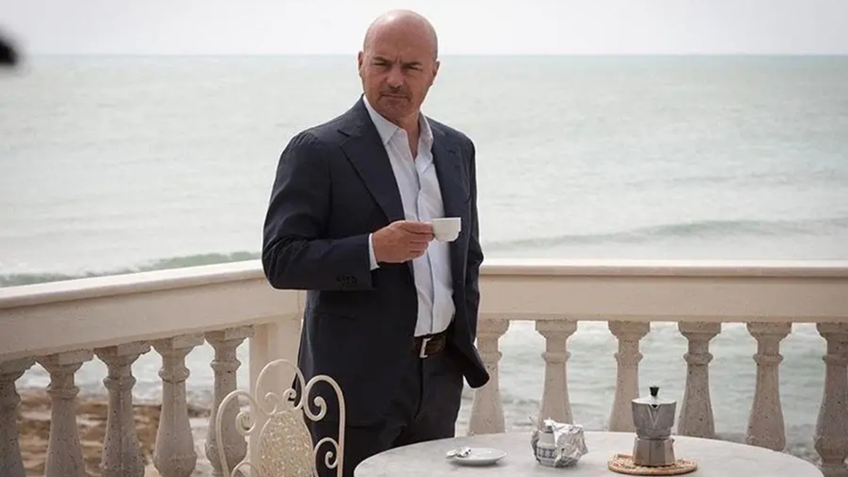 https://wips.plug.it/cips/libero.it/magazine/cms/2026/09/montalbano-serie.jpg
