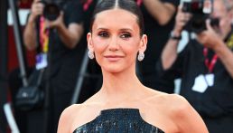 Venezia 83, Nina Dobrev scortata fuori dal red carpet: scena surreale per la star di The Vampire Diaries