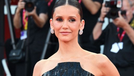 Venezia 83, Nina Dobrev scortata fuori dal red carpet: scena surreale per la star di The Vampire Diaries
