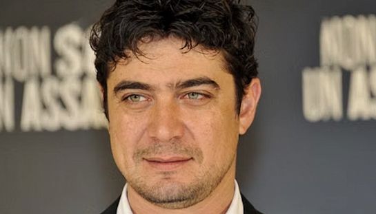 Venezia 2026, Riccardo Scamarcio parla del film I Figli della Scimmia e l'incontro con Andrea Aggio
