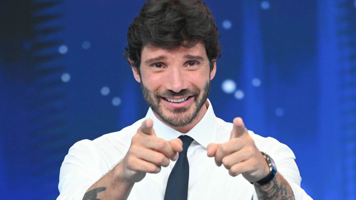 https://wips.plug.it/cips/libero.it/magazine/cms/2026/09/stefano-de-martino-20260921-libero-it.jpeg