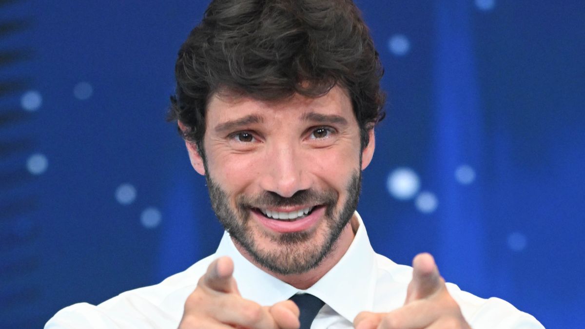 https://wips.plug.it/cips/libero.it/magazine/cms/2026/09/stefano-de-martino-40.jpg