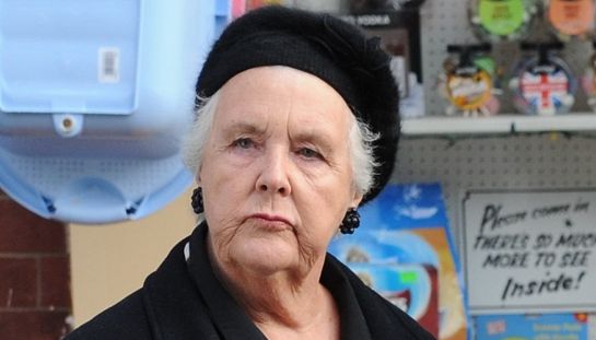Stephanie Cole è morta, la celebre attrice di film e serie tv aveva 84 anni: la malattia e le cause della morte