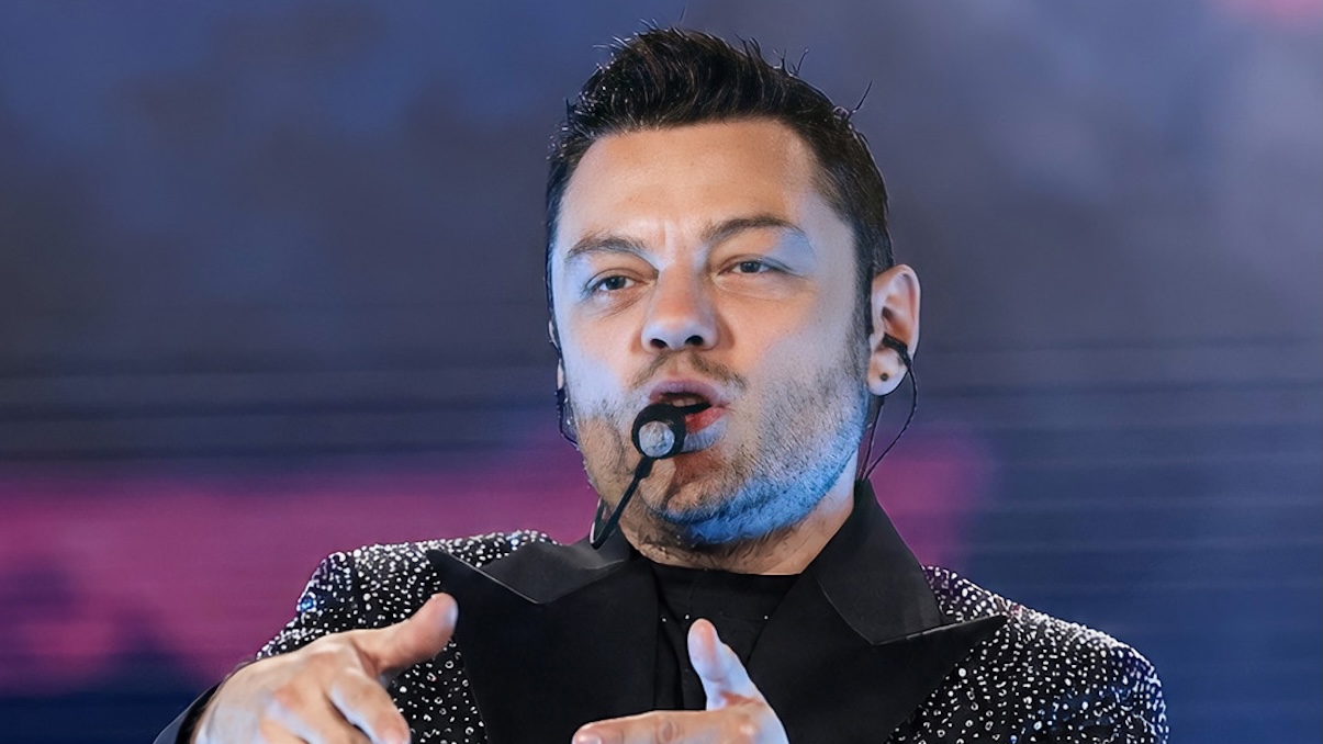 https://wips.plug.it/cips/libero.it/magazine/cms/2026/09/tiziano-ferro.jpg