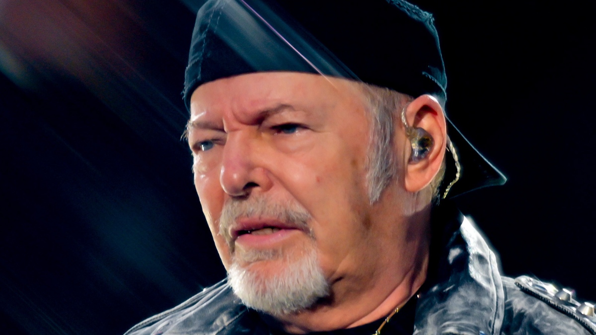 https://wips.plug.it/cips/libero.it/magazine/cms/2026/09/vasco_rossi_operato_messaggio.jpeg