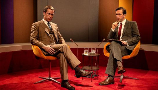 Venezia 2026, l'impero scandalistico di Murdoch sotto i riflettori in "Ink" di Danny Boyle: a fare notizia non è più il contenuto ma la forma