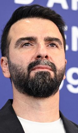 Moragheb (Falling House), Mohsen Gharaei lancia un allarme urgente sul collasso della società: "La casa non è più sicura"