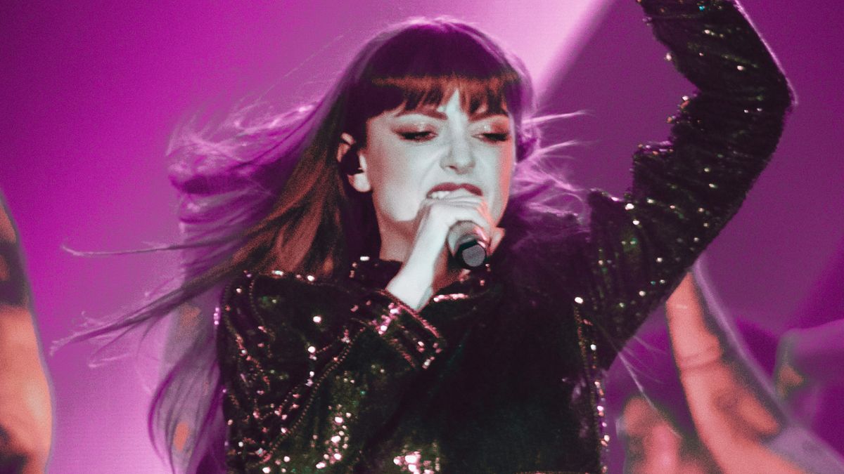 https://wips.plug.it/cips/libero.it/magazine/cms/2026/10/annalisa-recensione-album-ma-io-sono-fuoco.jpg