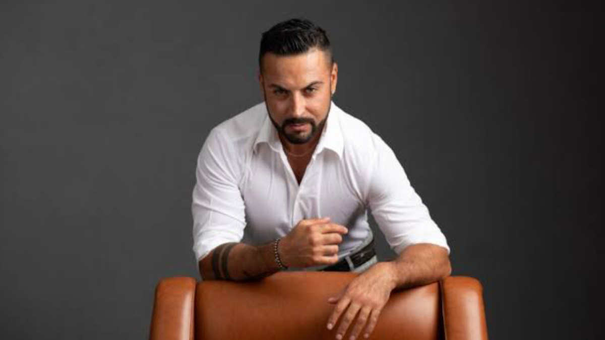 https://wips.plug.it/cips/libero.it/magazine/cms/2026/10/anthony-peth-intervista.jpg