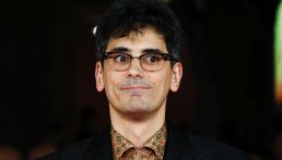 Valerio Lundini debutta al cinema con Cambogia: i due mondi che riscrivono la realtà che ci circonda