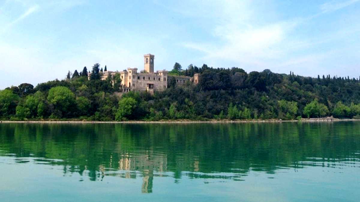 https://wips.plug.it/cips/libero.it/magazine/cms/2026/10/castello-errante-decima-edizione.jpg