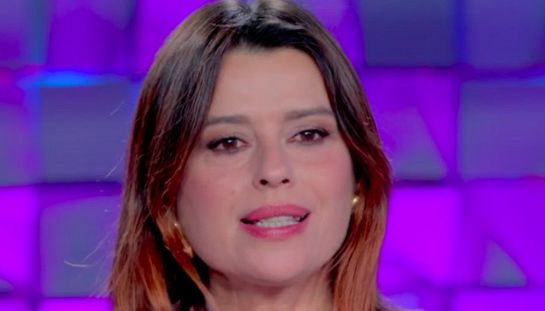 Claudia Pandolfi è la protagonista di Un tranquillo funerale di famiglia, remake italiano di Funeral Party