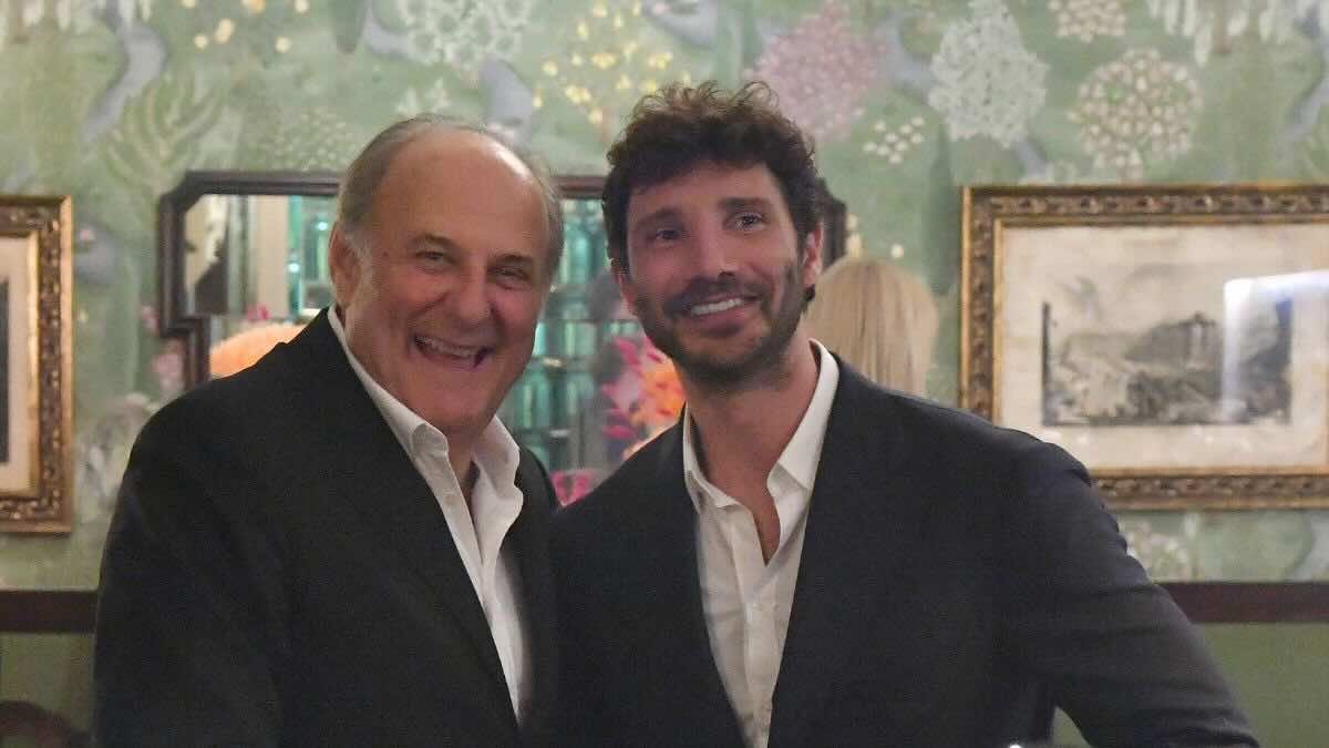 https://wips.plug.it/cips/libero.it/magazine/cms/2026/10/de-martino-gerry-scotti-20261002-libero-it.jpeg