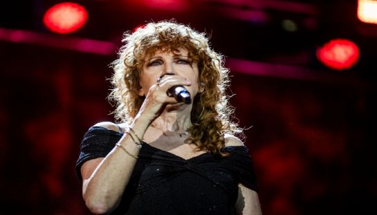 The Voice Senior, Fiorella Mannoia canta il suo stesso pezzo e si prende tutto: "Non pensate che me ne sto qua timida"